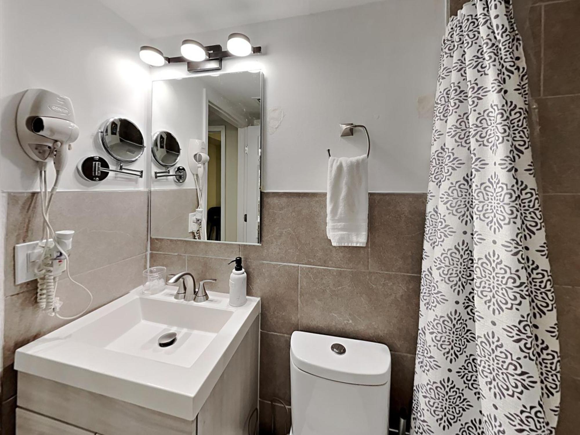 Private Rooms At Miami Centrally Located With Free Parking Eksteriør billede
