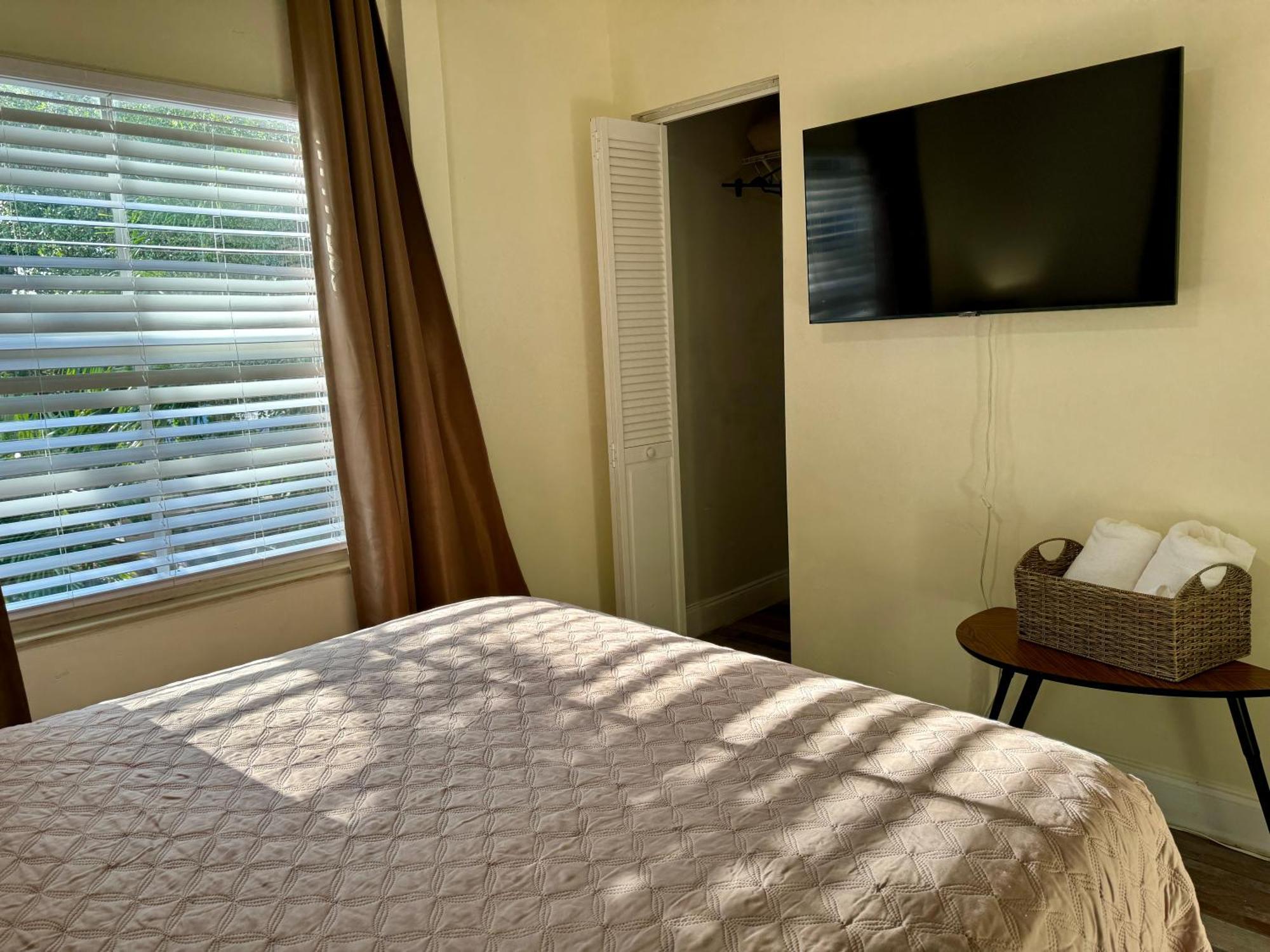 Private Rooms At Miami Centrally Located With Free Parking Eksteriør billede