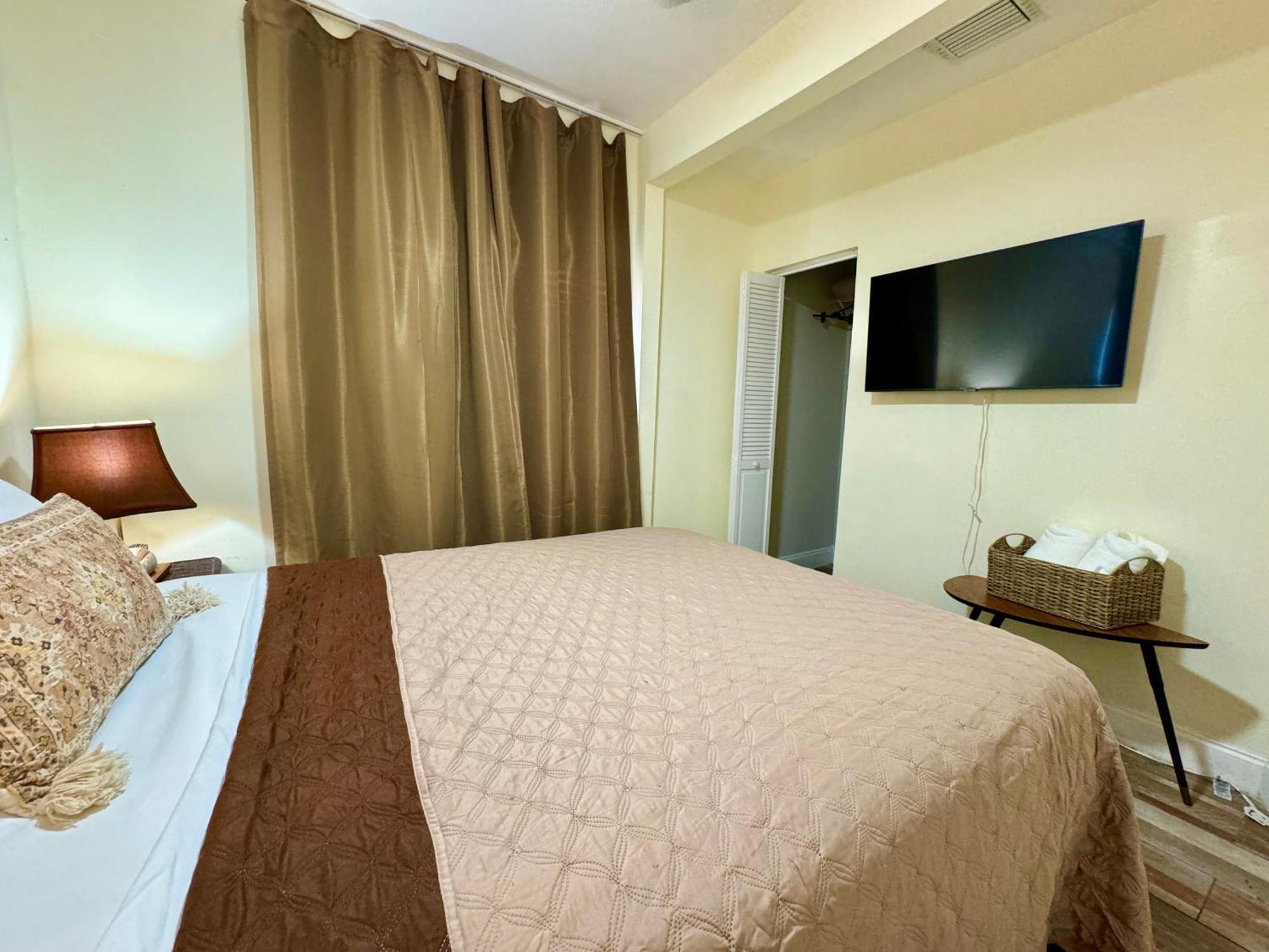 Private Rooms At Miami Centrally Located With Free Parking Eksteriør billede